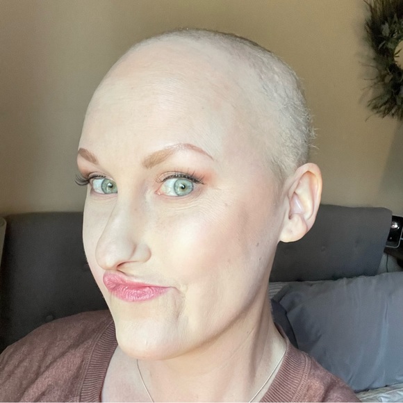 Meet your 5 ⭐️ Posher, Sara! - Picture 4 of 9